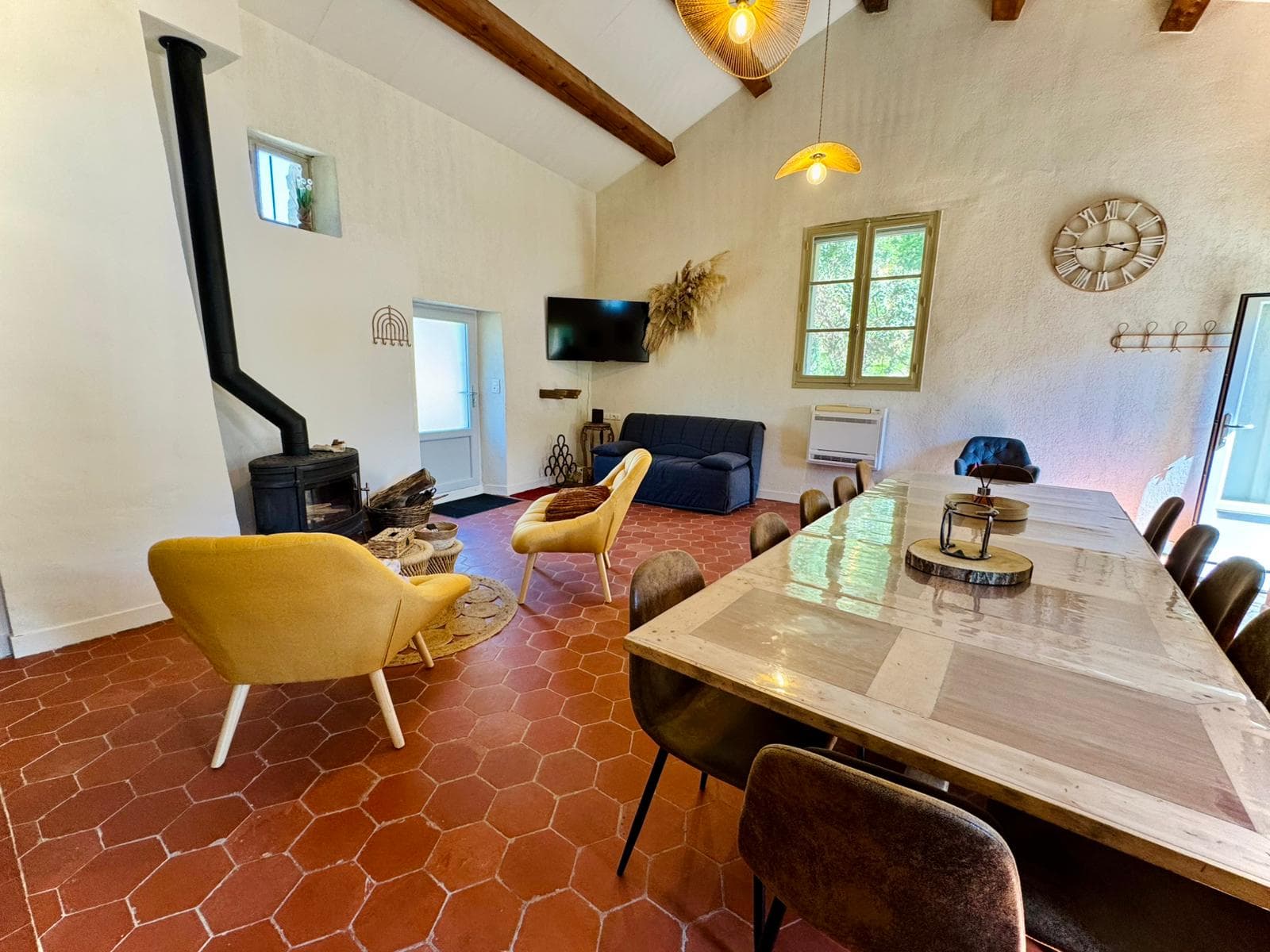 Espace repas avec poutres